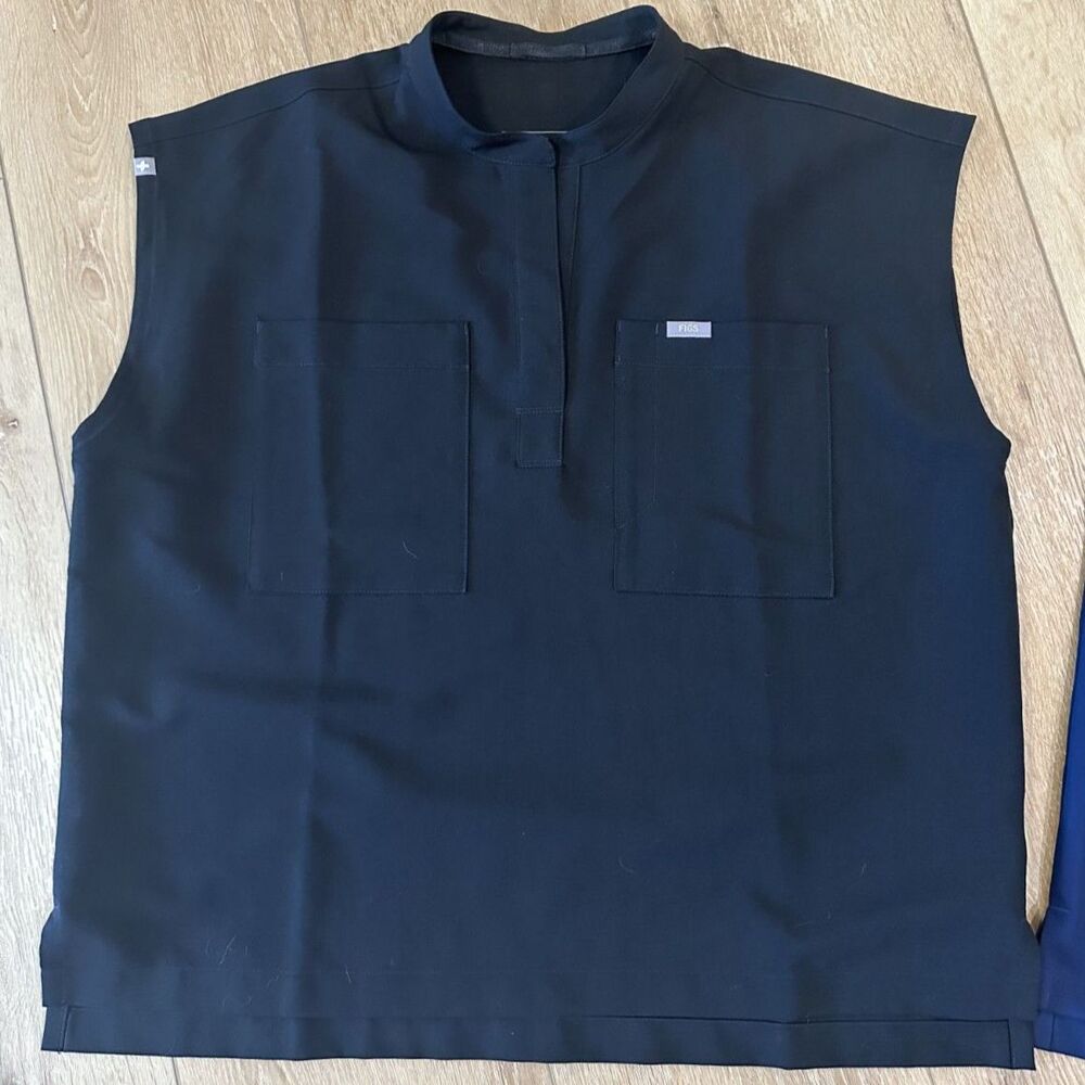 Women's Figs Payson Relaxed Henley Scrub Top Black Size XL Worn Once!